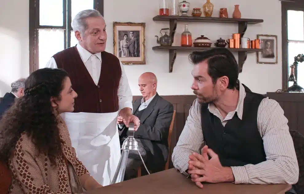 Grand Hotel: Ο Χατζημήτρος ανακαλύπτει το κρησφύγετο Κυβέλης – Ρήγα 2 Grand Hotel: Ο Χατζημήτρος ανακαλύπτει το κρησφύγετο Κυβέλης – Ρήγα