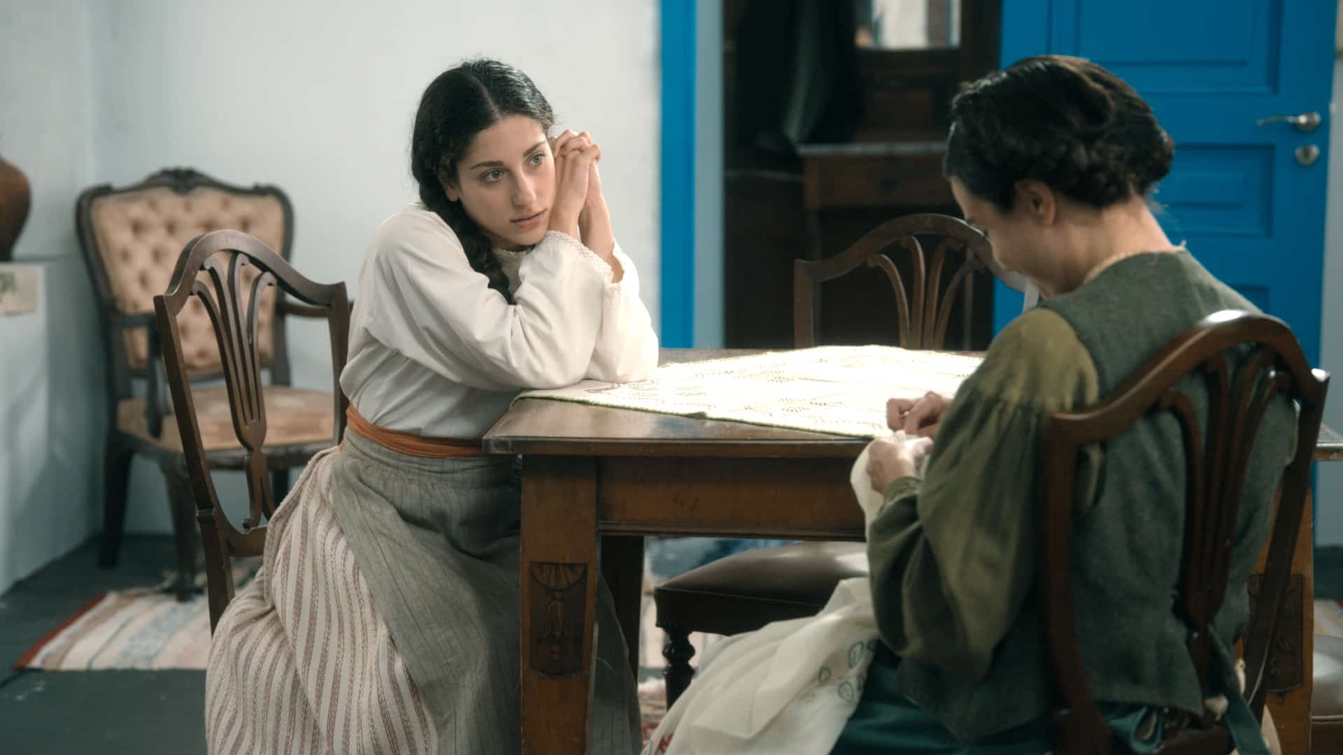 Από Ήλιο σε Ήλιο: Μανώλης και Κατερινέτα μοιράζονται μια ιδιαίτερη στιγμή όταν ξαφνικά εμφανίζεται...