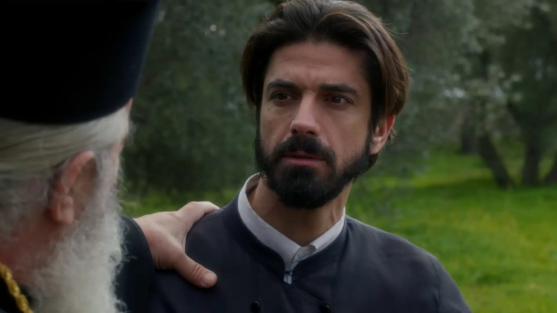 Άγιος Έρωτας: Ο Νικόλαος πετάει τα ράσα για χάρη της Χλόης 5 Άγιος Έρωτας: Ο Νικόλαος πετάει τα ράσα για χάρη της Χλόης