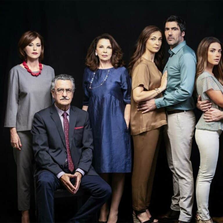 Έρωτας Μετά: Μάθαμε τι γίνεται στα παρασκήνια-Δείτε πώς ο Κωνσταντίνος εξηγεί το σενάριο στην Ηλέκτρα. (video)