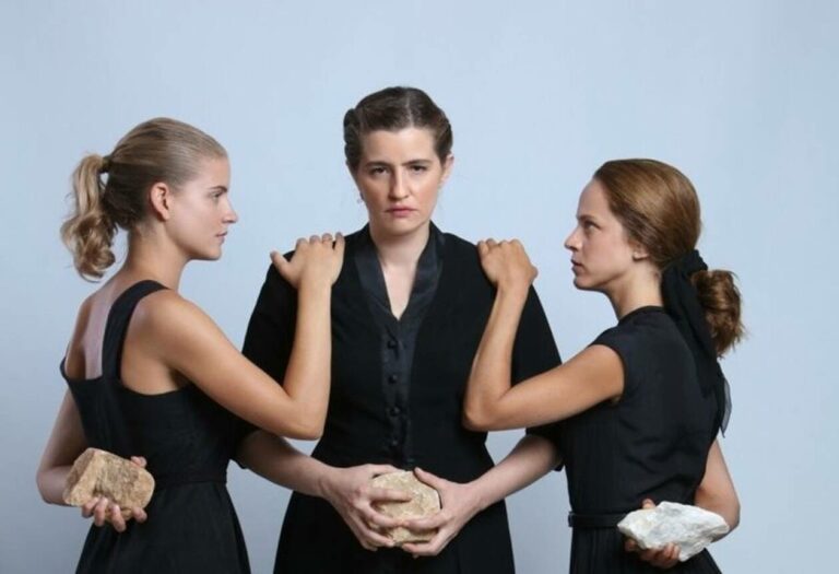 ΑΓΡΙΕΣ ΜΕΛΙΣΣΕΣ: Πασίγνωστη ηθοποιός μπαίνει στη σειρά