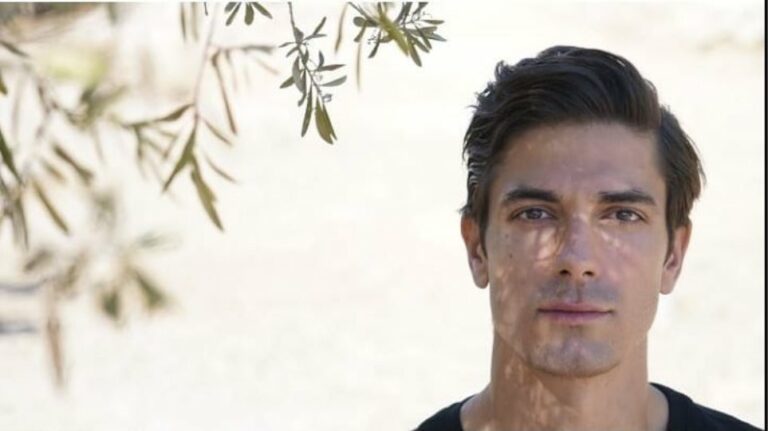 Δείτε τον Λάμπρο από τις Άγριες Μέλισσες με μακριά μαλλιά! (photos)