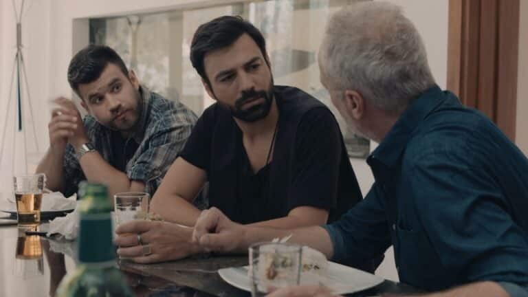 8 λέξεις: Οι ετοιμασίες για τον γάμο και το τηλεφώνημα που συγκλονίζει.