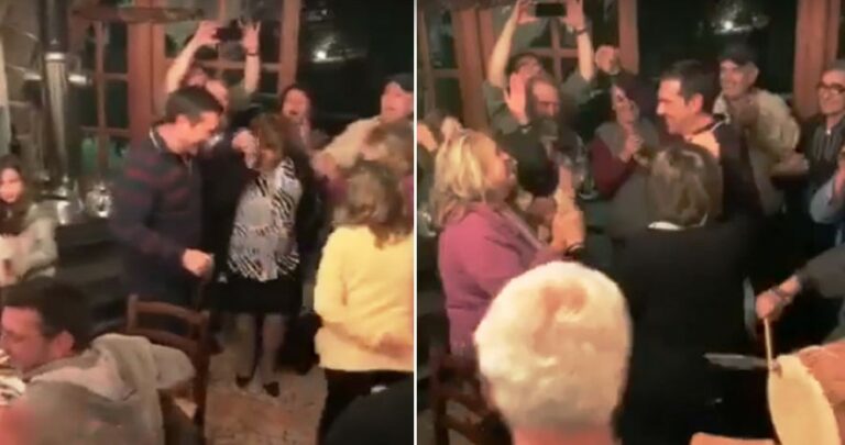 Ο ΤΣΙΠΡΑΣ χορεύει και ο άλλος δίπλα είναι με την ΤΣΙΓΑΡΑΚΛΑ μέσα σε κλειστό χώρο σε μαγαζί. Εκεί βέβαια δεν εφαρμόζεται ο ΑΝΤΙΚΑΠΝΙΣΤΙΚΟΣ ΝΟΜΟΣ..! ΕΛΛΑΔΑΡΑ…!