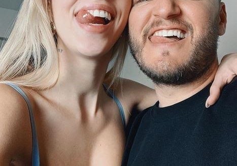 Μελώσαμε! Μοντέλο του GNTM και ο σύντροφος της…βγάζουν γλώσσα