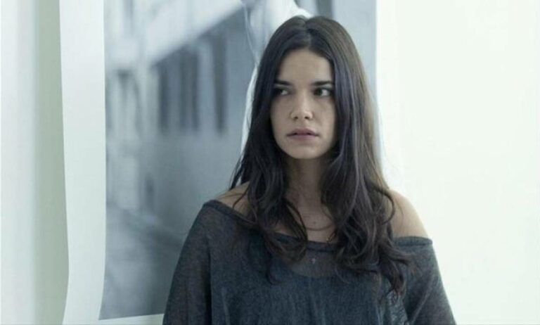 ΓΥΝΑΙΚΑ ΧΩΡΙΣ ΟΝΟΜΑ: Εξελίξεις: Ο Μιχάλης κάνει πρόταση γάμου στην Ιωάννα