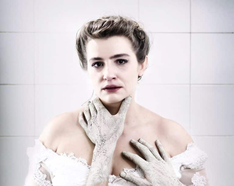 Άγριες Μέλισσες – Μαρία Κίτσου- ΑΠΟΚΛΕΙΣΤΙΚΟ: «Είμαστε στημένοι να δούμε τι θα γίνει παρακάτω»!