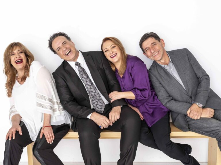 «Καφέ της Χαράς»: Οι ηθοποιοί φωτογραφίζονται στα νέα σκηνικά και αποθεώνονται