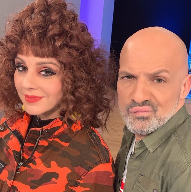 Νίκος Μουτσινάς: Δημοσίευσε φωτογραφία από την παιδική του ηλικία μαζί με την Ματίνα Νικολάου (photo)