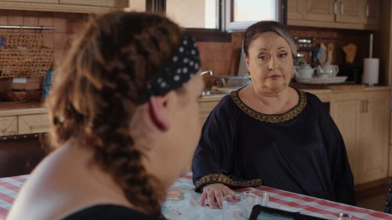 ΑΣΤΕΡΙΑ ΣΤΗΝ ΑΜΜΟ: Η Αλεξία απειλεί τον Νικηφόρο ότι θα αποκαλύψει την απόπειρα βιασμού