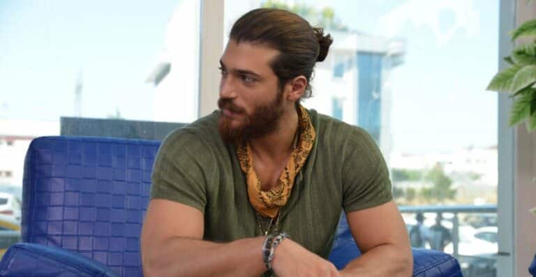 ΦΤΕΡΩΤΟΣ ΘΕΟΣ: Ο Τζαν κλείνει εισιτήρια για το εξωτερικό!