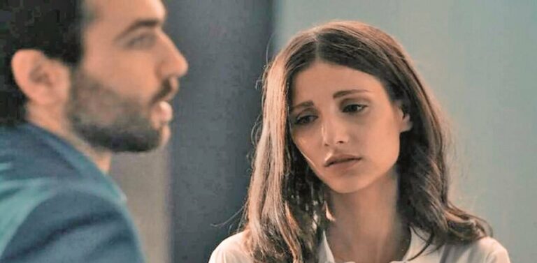 8 ΛΕΞΕΙΣ: Η νύχτα πάθους, η ομολογία και η μυστική επαφή που αποκαλύπτεται