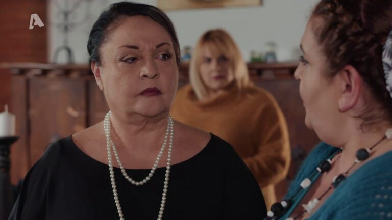 ΑΣΤΕΡΙΑ ΣΤΗΝ ΑΜΜΟ: Η Δέσποινα καλεί τον Νικηφόρο σπίτι της! Η συνάντηση θα έχει απρόσμενη εξέλιξη