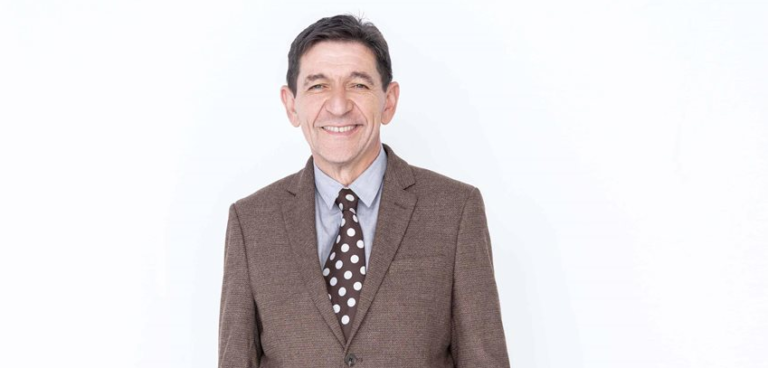 Το Καφέ της Χαράς: Ο “Φατσέας” δημοσίευσε στο Instagram το απολυτήριο δημοτικού του!