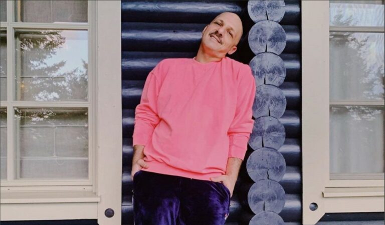 Νίκος Μουτσινάς: Δεν θα πιστέψεις ποια είναι η ηλικία του στη Wikipedia [pic]