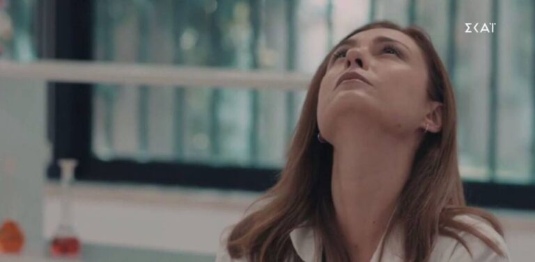 8 λέξεις: Σοκαριστικές εξελίξεις! (05/2) Η Δώρα πεθαίνει και η Ναυσικά μένει αντιμέτωπη με το μεγαλύτερο δίλημμα της ζωής της