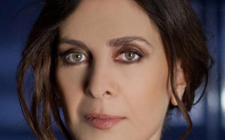 Η Κατερίνα Διδασκάλου απαντά σε όσους λένε τις “Άγριες Μέλισσες” σαπουνόπερα.