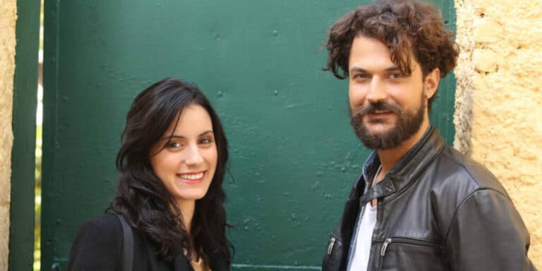 Το Καφέ της Χαράς: Χαμός στο Κολοκοτρωνίτσι με τον Πάτερ Δημήτριο! (video)