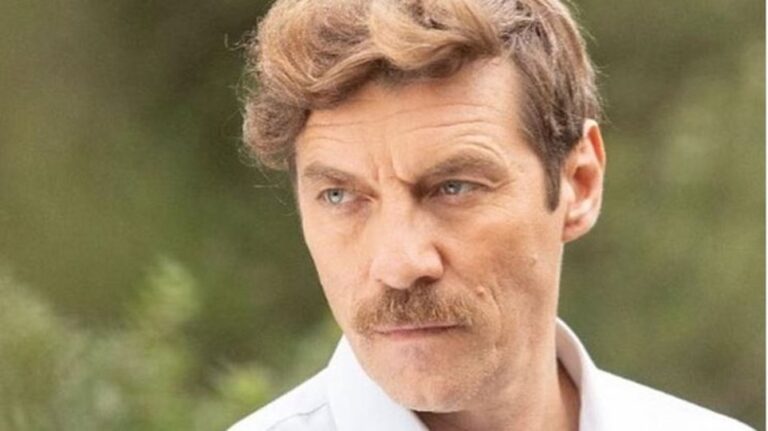 Ο Γιάννης Στάνκογλου αποκάλυψε πως βάζει δικές του πινελιές στο ρόλο του στις Άγριες Μέλισσες