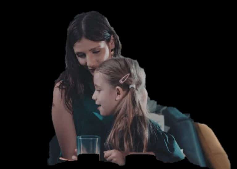 8 Λέξεις: Η Ηλιάννα Επικοινωνεί Με Την Μικρή Αριάδνη