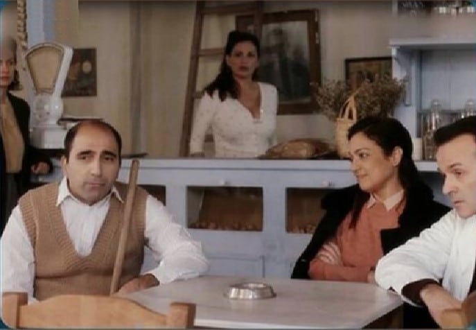 Άγριες Μέλισσες: Απίστευτο περιστατικό με τον καφετζή από το Διαφάνι! (Photos & Video)