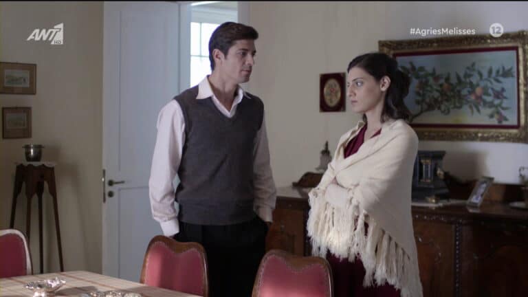 ΑΓΡΙΕΣ ΜΕΛΙΣΣΕΣ – Εξελίξεις: Ο Δάσκαλος καταρρέει! Πιάνει την Θεοδοσία με το γιατρό – Η Ελένη τον διώχνει για τον Κυπραίο