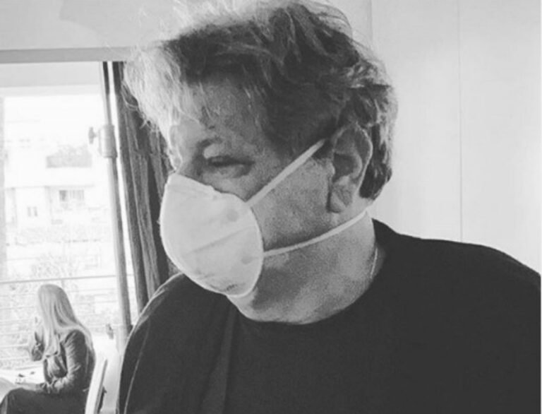 Ο Γιώργος Παρτσαλάκης αλά «Άκης Αρώνης» από τις 8 λέξεις ζητά να #μείνουμε_σπίτι