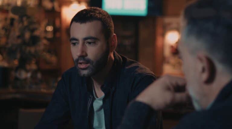 8 Λέξεις: ΣΟΚ… Ο Φοίβος Σκοτώνει Τον Πατέρα Του….