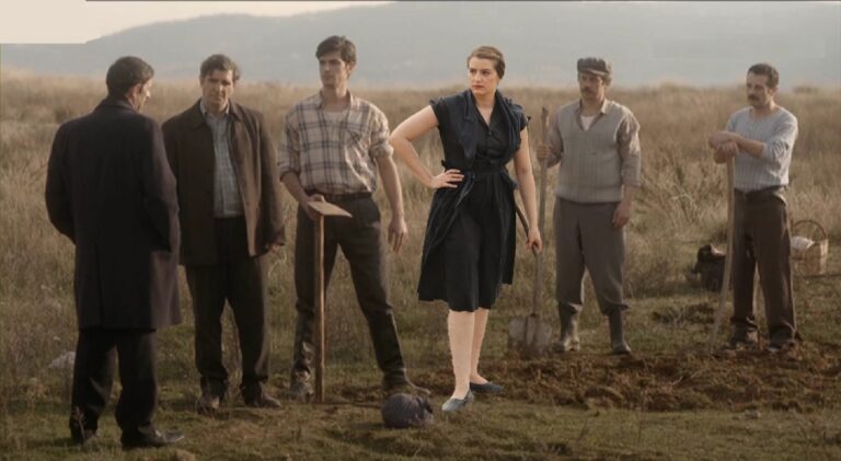 Άγριες Μέλισσες: Η Ελένη Δίνει Τα Χωράφια!