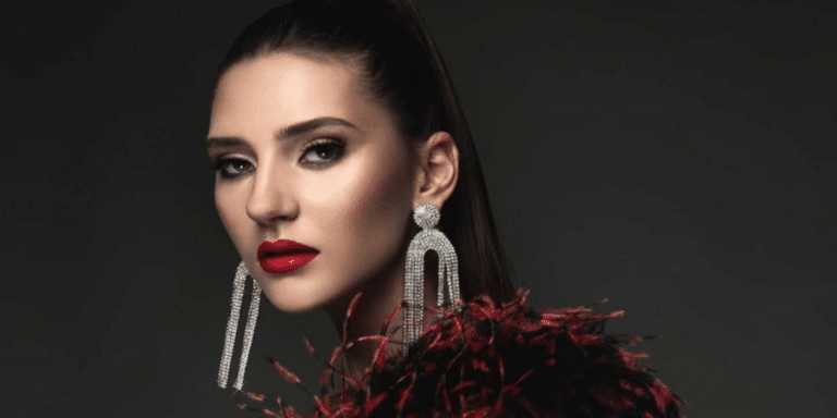 Η «αγρότισσα» του GNTM φωτογραφήθηκε σε μαντρί και παρέδωσε… μαθήματα! (photos)