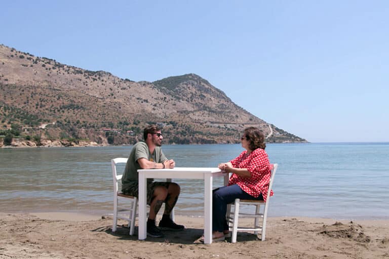 Η εκπομπή του Άκη Πετρετζίκη «Akis’ Food Tour» ταξιδεύει στην Μάνη! (VIDEO)