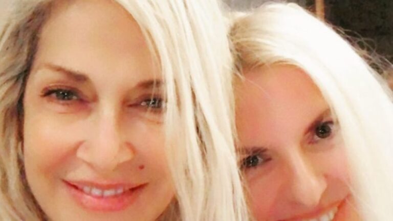 Άννα Βίσση – Αννίτα Πάνια: Βάζουν φίλτρα, τσαλακώνονται και κοροϊδεύουν τους πλαστικούς