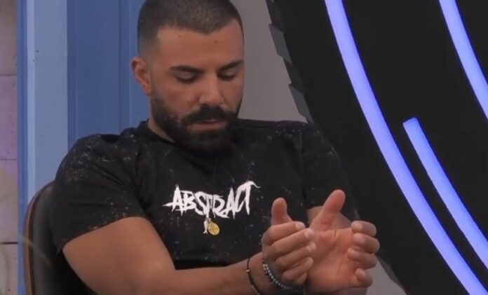 Ο-Αντώνης-Αλεξανδρίδης-πήγε-μέσα-για-ξυλοδαρμό-video-860x520
