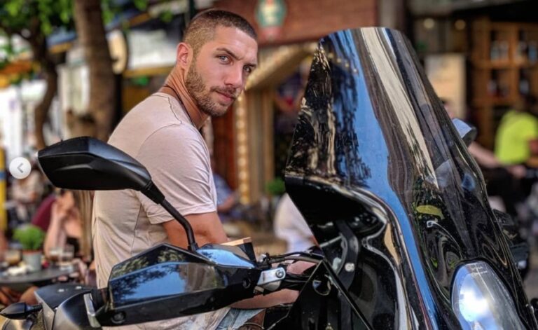 Μοντέλο για γνωστούς οίκους ο Γιώργος Κόρομι του Survivor – Έχει περπατήσει σε πασαρέλες