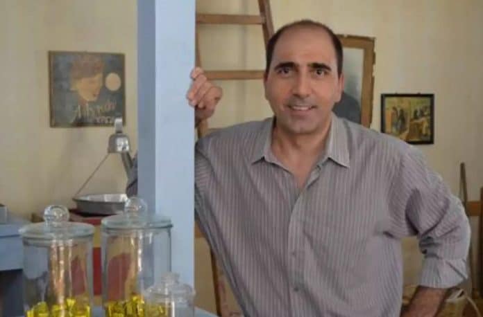 diavaseto agries melisses kfentzis