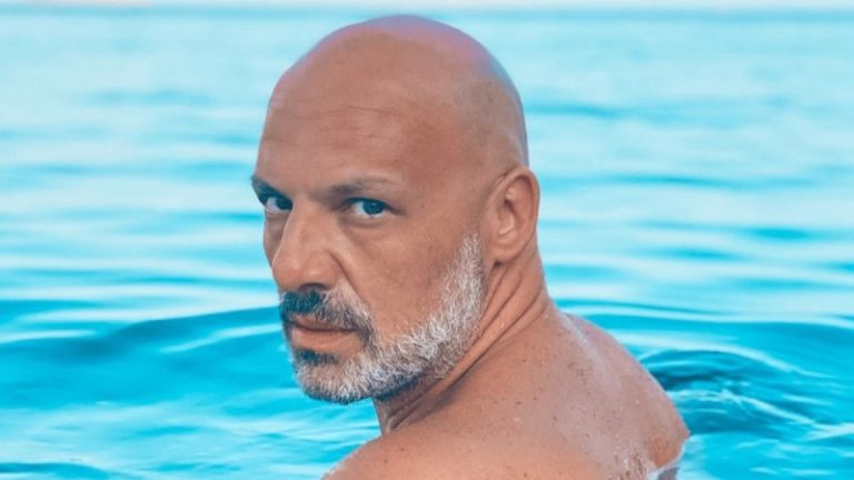 Νίκος Μουτσινάς: «Επιλέγω να είμαι χαρούμενος και τίποτα και κανένας δεν μπορεί να με εμποδίσει»