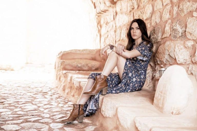 Αφροδίτη Λιάντου: «Η Μυρτάλη από τη Γη της Ελιάς είναι μια κοπέλα με πείσμα»