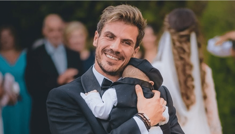 Άκης Πετρετζίκης: Το βίντεο που δημοσίευσε με τον τριών μηνών γιο του