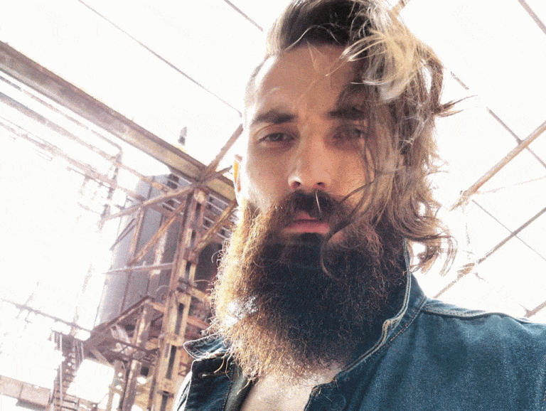 Θοδωρής Τσαρούχας: Η πρώτη ανάρτηση μετά την αποχώρησή του από το GNTM και η απάντηση για την ηλικία του