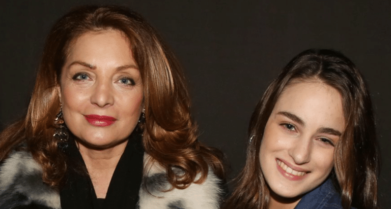 Άντζελα Γκερέκου: Η οικογενειακή φωτογραφία για τα Χριστούγεννα και το μήνυμα για τον Τόλη Βοσκόπουλο