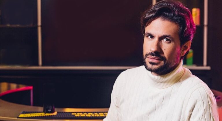 Ορφέας Αυγουστίδης: Μας δείχνει το μοντέρνο σπίτι του με τις boho “πινελιές” που μένει με την σύντροφό του και τον γιο τους