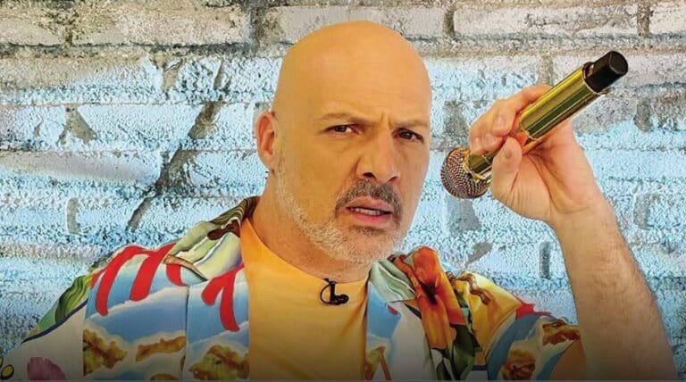 Ο Μουτσινάς κριτής με… μάσκα, παρά τις σπόντες στον ΣΚΑΙ