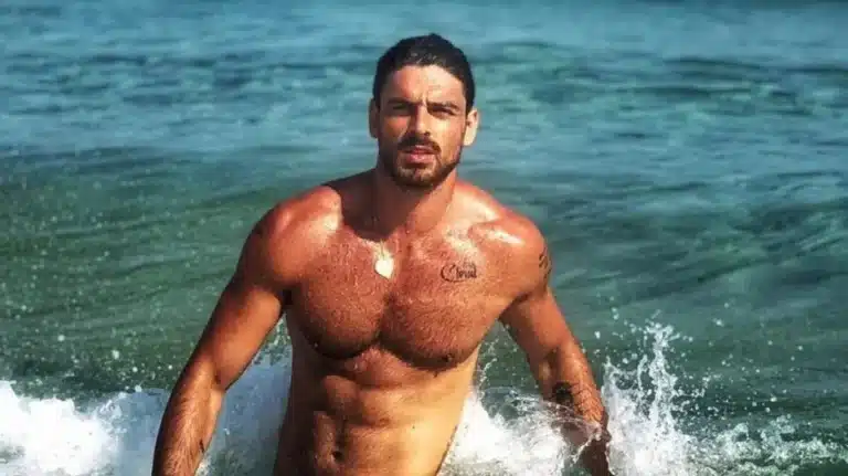 Μικέλε Μορόνε: Ο πρωταγωνιστής του «365 μέρες» σε μια αποκαλυπτική συνέντευξη στο “Open Weekend”