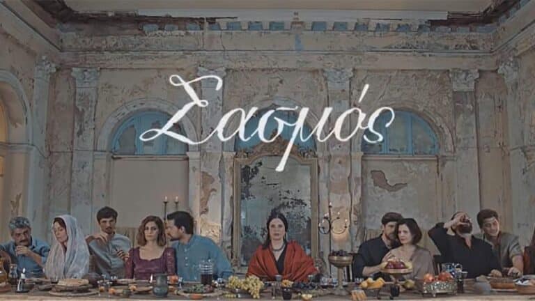 Ηθοποιός της σειράς «Σασμός» γυμvός στον κήπο (pic)