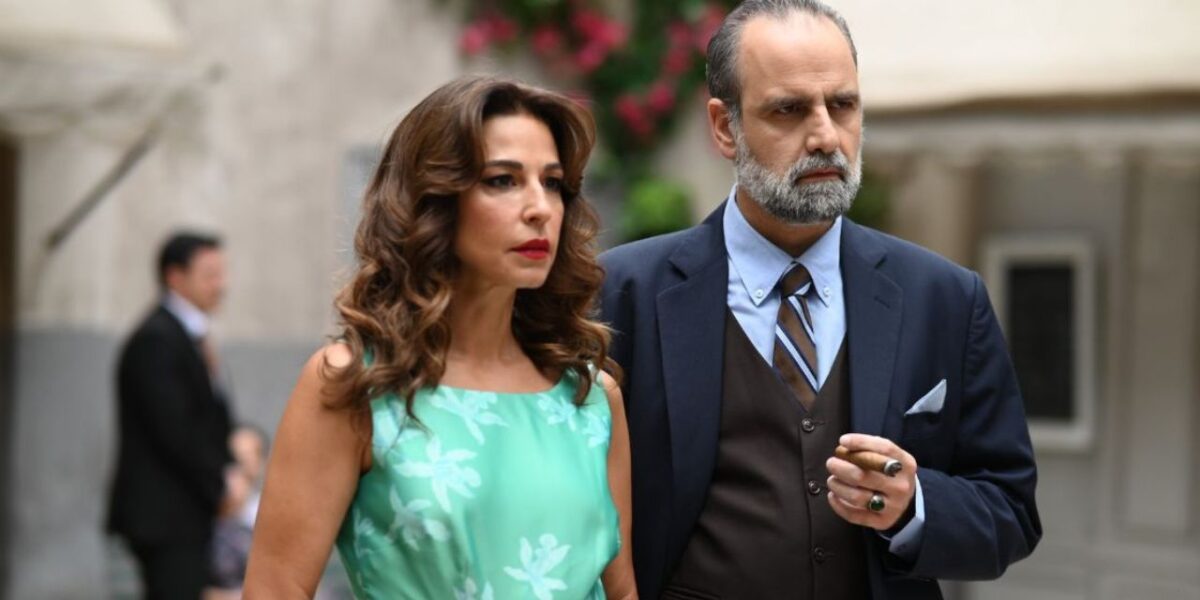 agios-erotas-o-pavlos-richnei-ti-christina-stin-agkalia-tou-andrea-1200x600 - DIAVASETO.GR