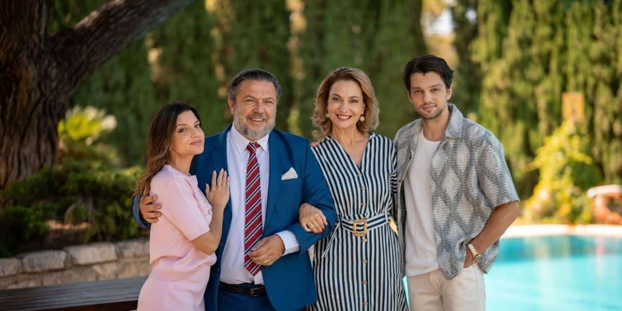na-m-agapas-o-theofilos-vazei-tin-evita-sti-lantza-tou-xenodocheiou-2 - DIAVASETO.GR