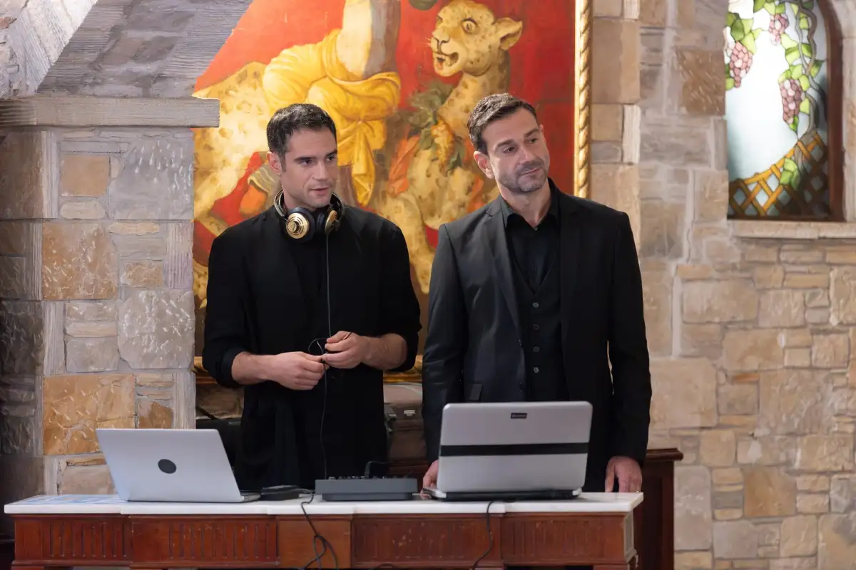 mia-nuxta-mono-2 - DIAVASETO.GR