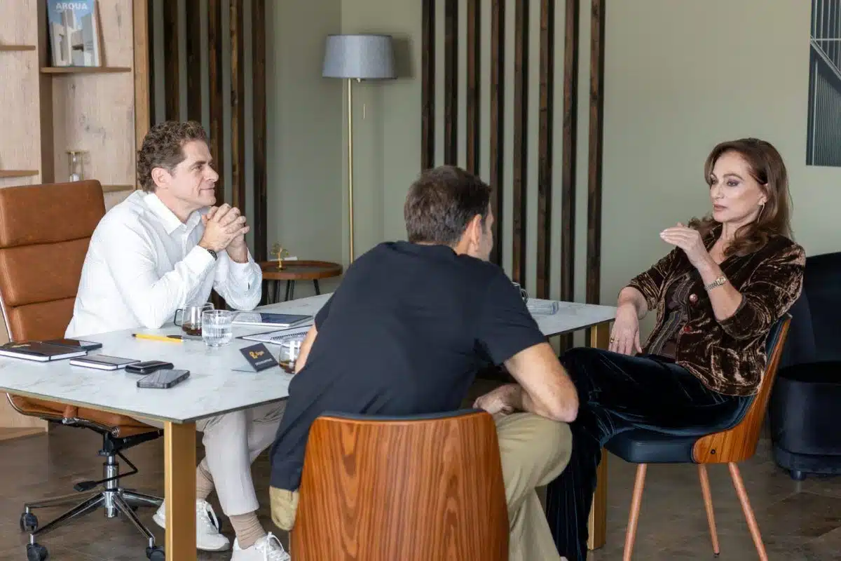 mia-nychta-mono-perilipseis-epeisodion-apo-011125-os-04112025_1761910650-1200x800 - DIAVASETO.GR