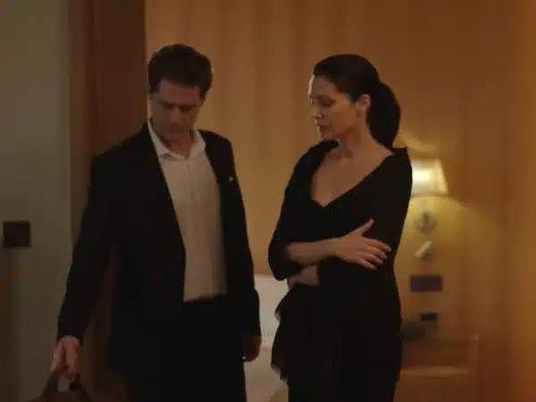 mia-nyhta-monojpg - DIAVASETO.GR