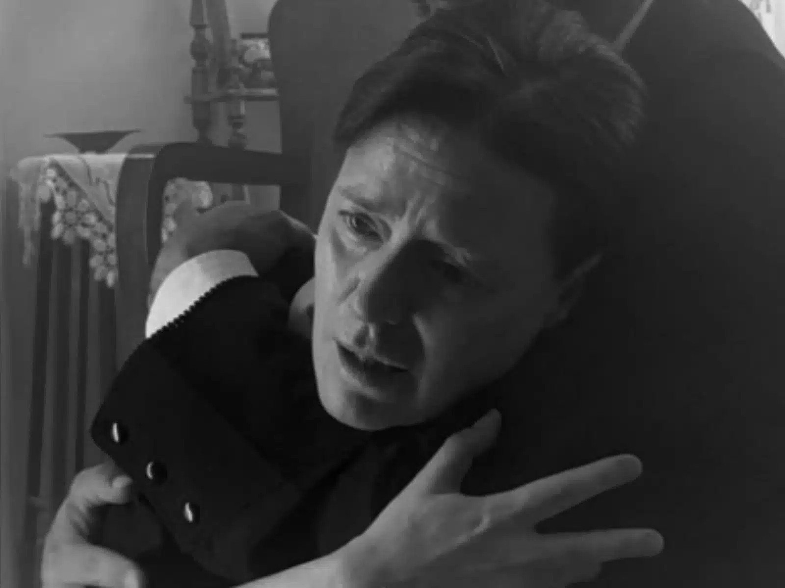 agios-erotas-i-petroula-thelei-na-mathei-osa-eginan-kai-eftasan-tin-kori-tis-stin-aftoktonia_1725866712jpg - DIAVASETO.GR